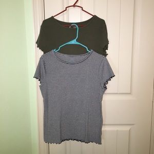 Set of 2 Women’s Gap T-Shirts